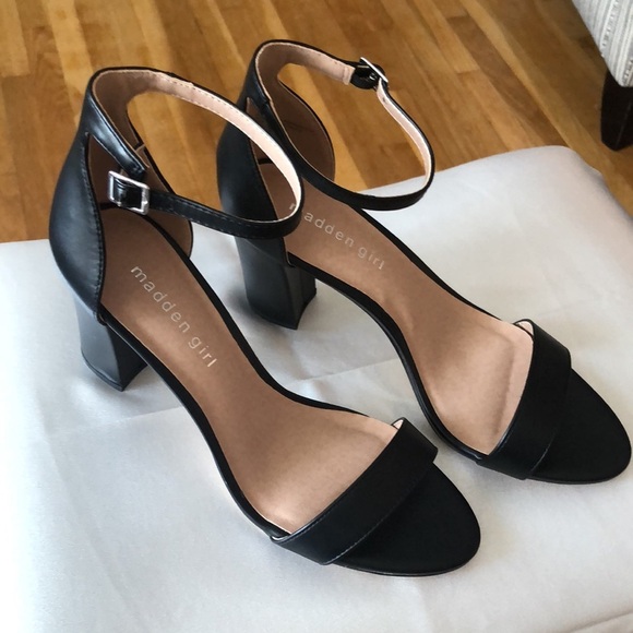 Madden Girl Beella Black Strapy block heels Sandals shoes 8.5 M party - Picture 2 of 10
